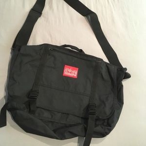 Manhattan Portage- black messenger bag- like NEW!!